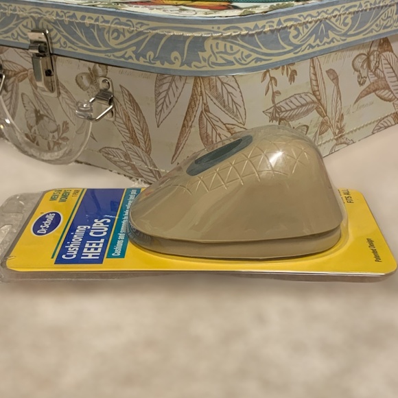 Dr. Scholl's Cushioning Heel Cups and Massaging Gel Heel Cushions - Picture 4 of 9